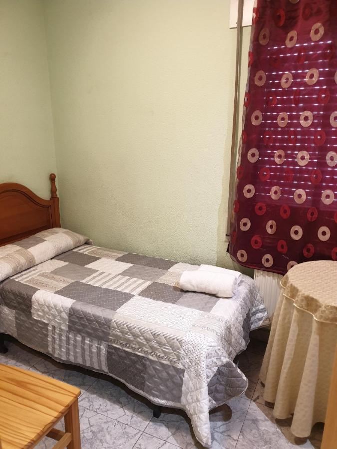 Hostal La Horra Екстериор снимка